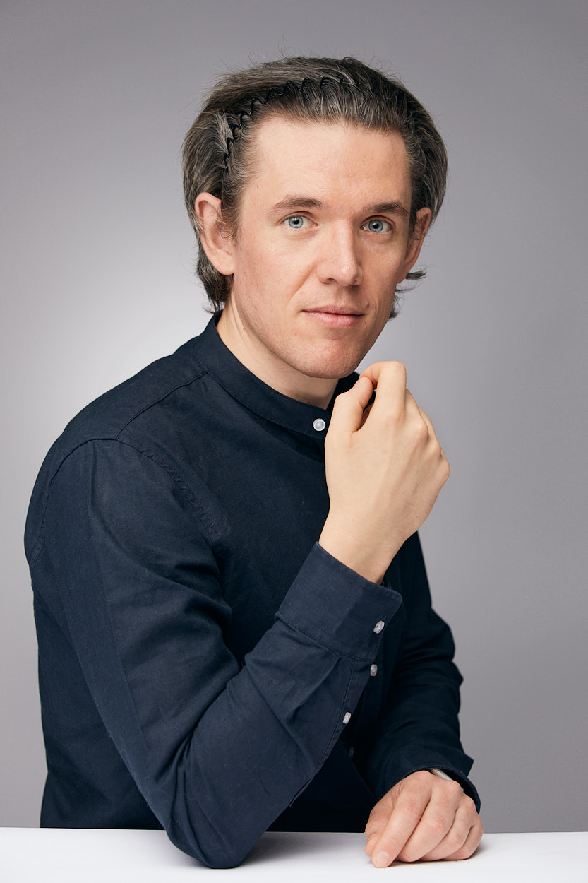 Photographer based in Edinburgh, Scotland specialising in Weddings and Elopements